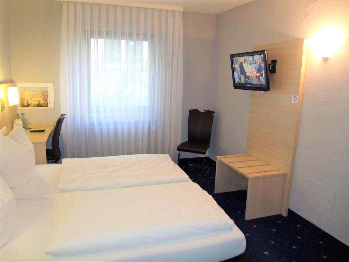 Hotel Brehm Wurzburg Bagian luar foto